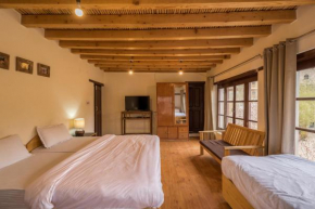 Himalayan Jewel villa Private room w garden by Roamhome